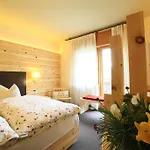 Alpenhotel La Montanara ホテル