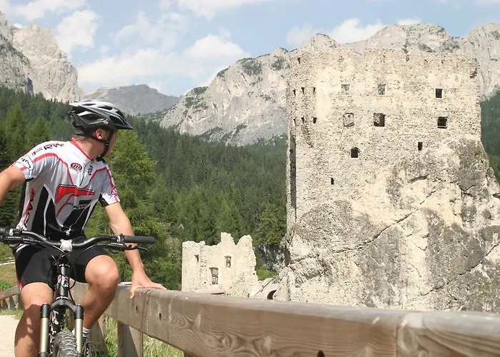 ホテル Alpenhotel La Montanara