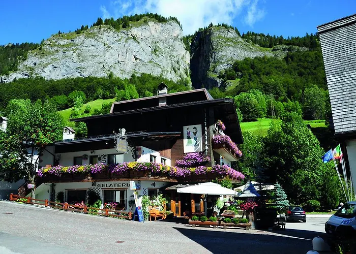 Alpenhotel La Montanara ホテル